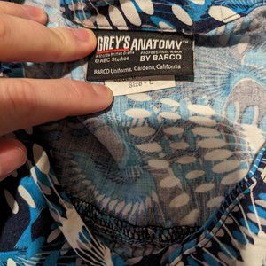 2 printed Grey's anatomy scrubs size L